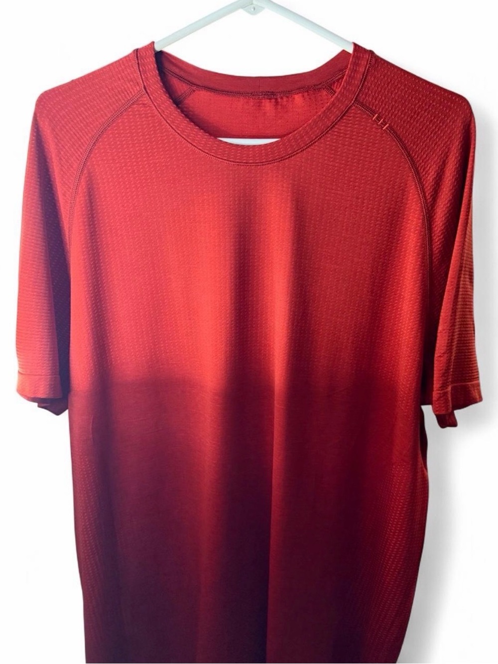 Orange/Redish Lululemon Swiftly Tech short sleeve shirt with textured weave XL